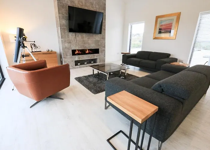 Black Barn Skye - Contemporary 3 Bed / 4 Bath Home
