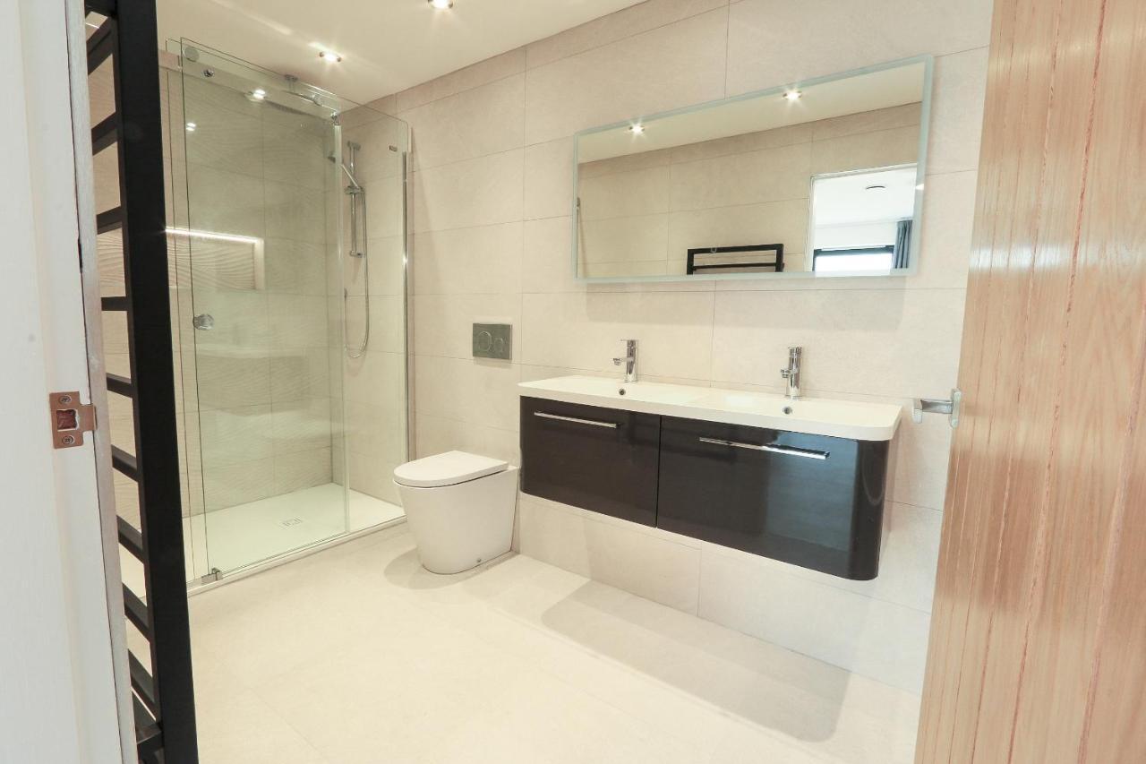 Black Barn Skye - Contemporary 3 Bed / 4 Bath Broadford (Isle of Skye)