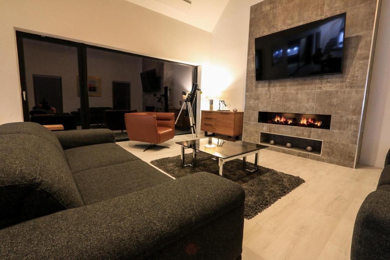 Black Barn Skye - Contemporary 3 Bed / 4 Bath *