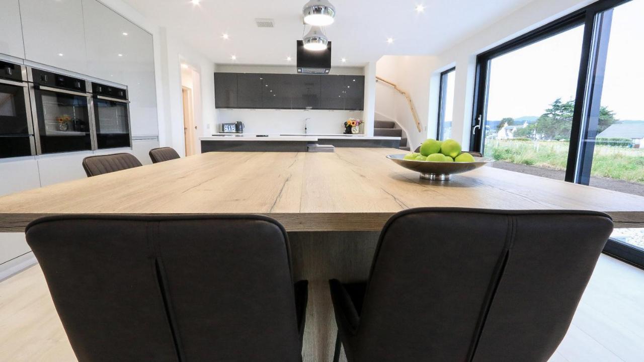 Black Barn Skye - Contemporary 3 Bed / 4 Bath Broadford (Isle of Skye)