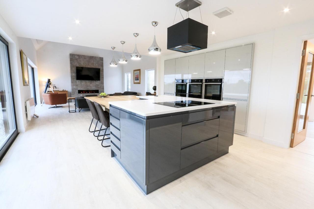 Black Barn Skye - Contemporary 3 Bed / 4 Bath Broadford (Isle of Skye)